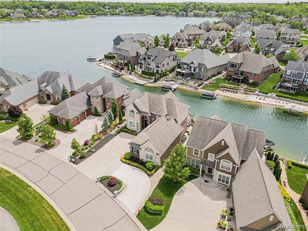 8439 Boulder Shores Drive, Green Oak Twp, MI 48178