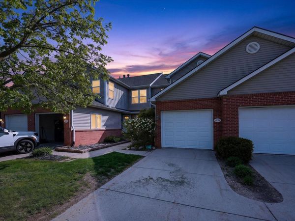 1434 Steeplechase Court, Unit 60, Howell, MI 48843