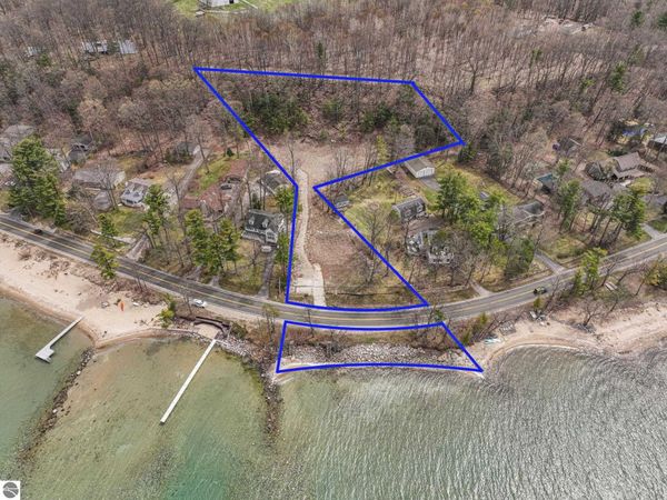 9006 Peninsula Drive, Traverse City, MI 49686