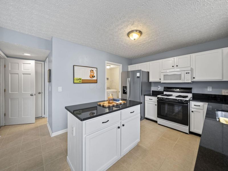 9053 Longstone Drive , Lewis Center, OH 43035 Photo 11