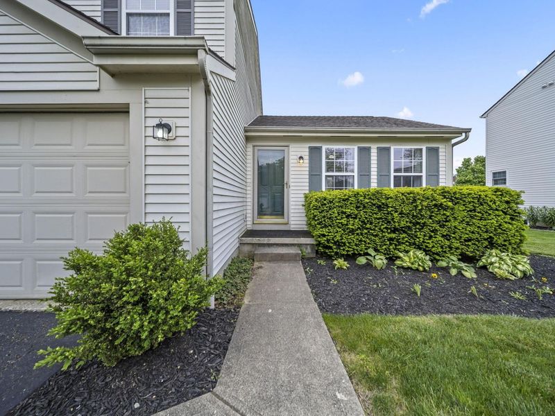9053 Longstone Drive , Lewis Center, OH 43035 Photo 3