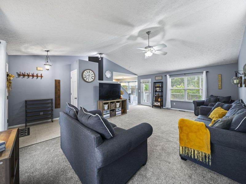 9053 Longstone Drive , Lewis Center, OH 43035 Photo 5