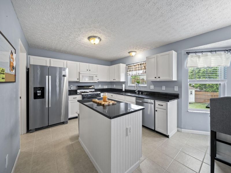 9053 Longstone Drive , Lewis Center, OH 43035 Photo 7