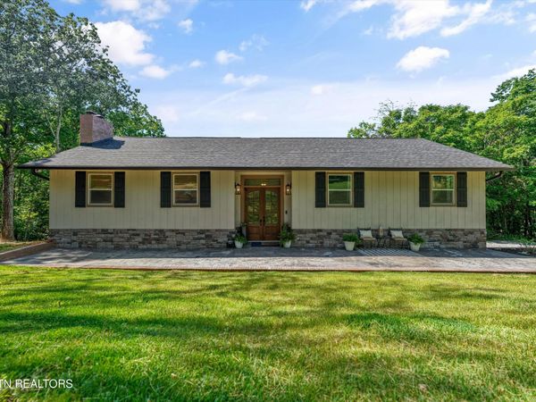 8430 Lakeland Drive, Lenoir City, TN 37772