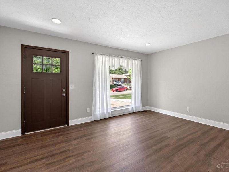11440 Folkstone Drive, Forest Park, OH 45240 Photo 8