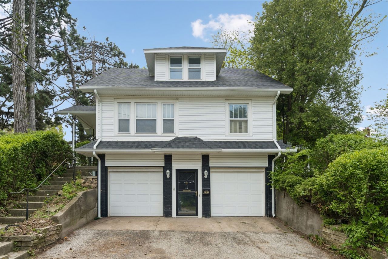 221 23rd Street Ne, Cedar Rapids, IA 52402 Main Photo