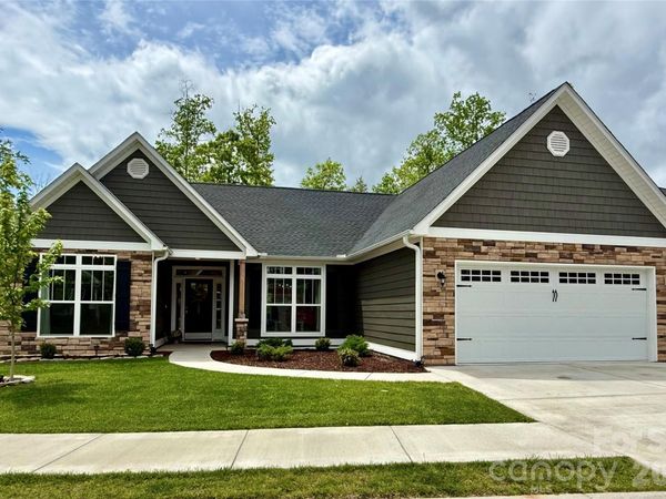 137 Marianne Drive, Hendersonville, NC 28739