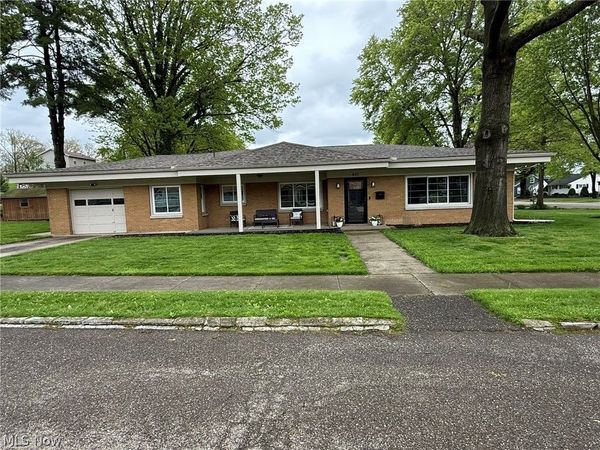 837 Oak Street NW, New Philadelphia, OH 44663
