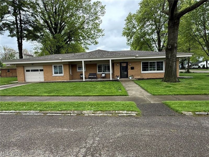 837 Oak Street NW, New Philadelphia, OH 44663 Photo 1