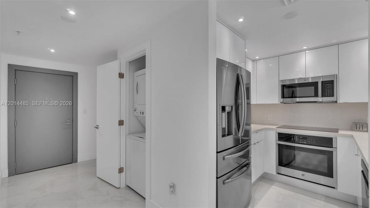 185 SE 14th Ter, Unit 1801, Miami, FL 33131 Photo