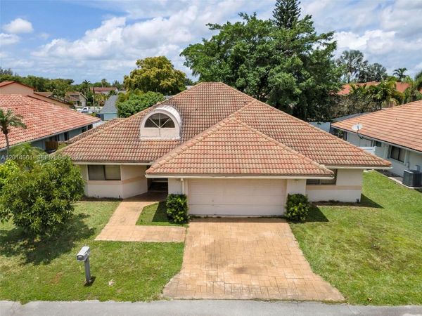 7451 NW 40th St , Lauderhill, FL 33319