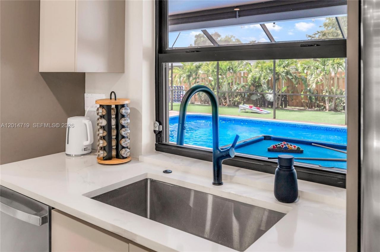 1111 NW 70th Ter, Plantation, FL 33313 Photo