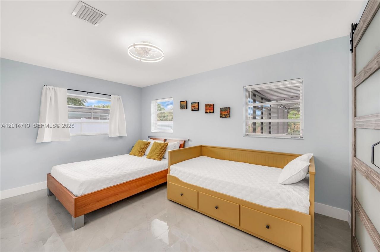 1111 NW 70th Ter, Plantation, FL 33313 Photo