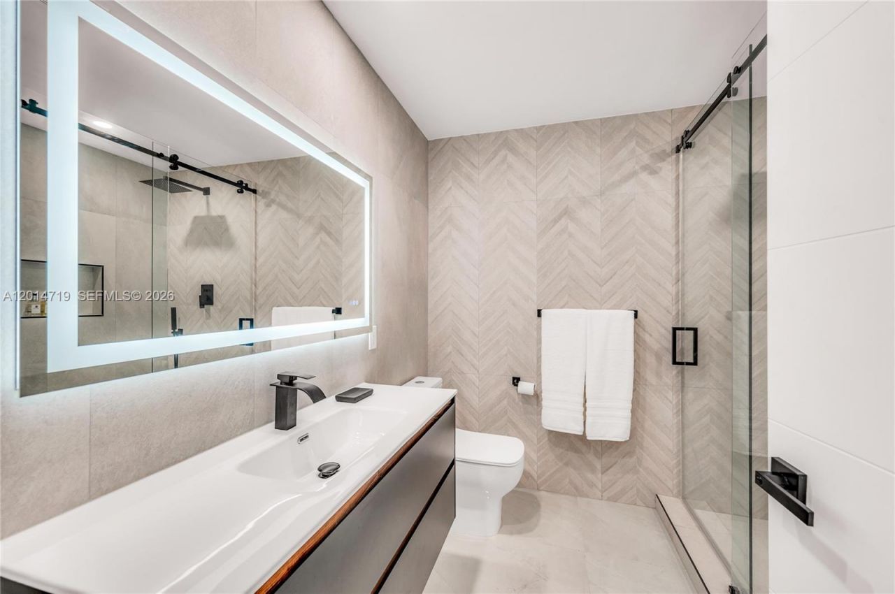 1111 NW 70th Ter, Plantation, FL 33313 Photo