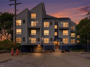 1900 Grove Court, Unit 112, Cleveland, OH 44113