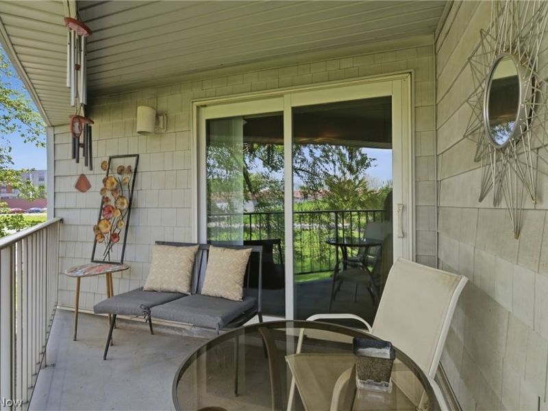 1900 Grove Court , Unit 112, Cleveland, OH 44113 Photo 19