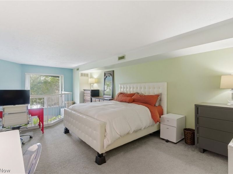 1900 Grove Court , Unit 112, Cleveland, OH 44113 Photo 22