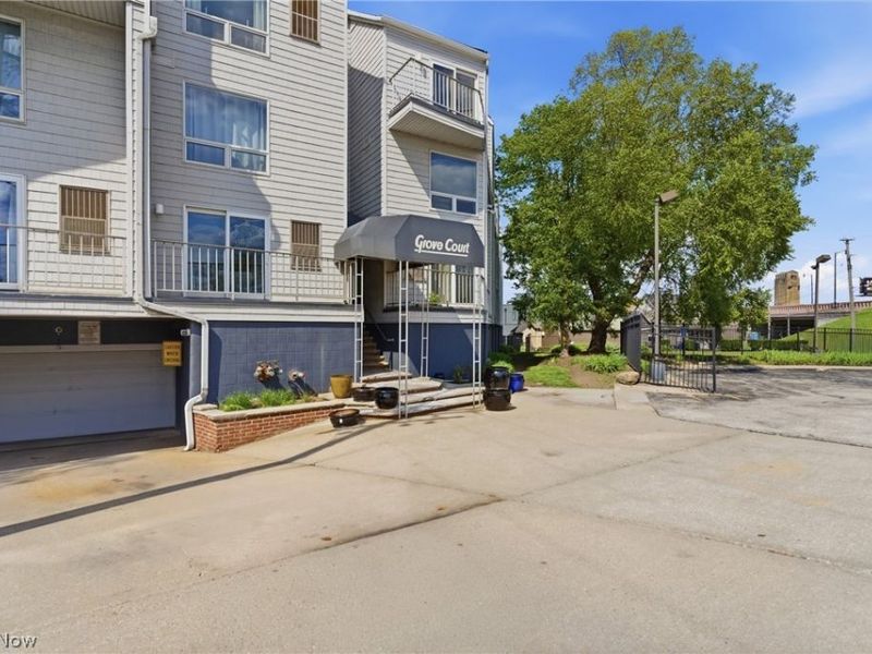 1900 Grove Court , Unit 112, Cleveland, OH 44113 Photo 3