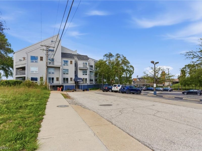 1900 Grove Court , Unit 112, Cleveland, OH 44113 Photo 35