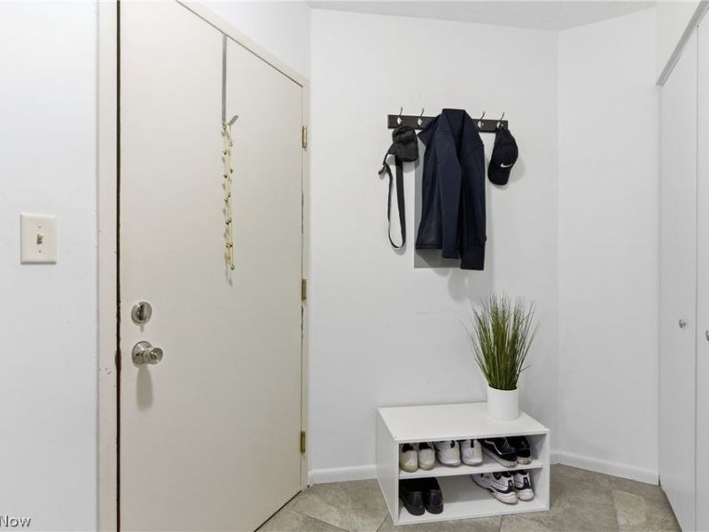 1900 Grove Court , Unit 112, Cleveland, OH 44113 Photo 6