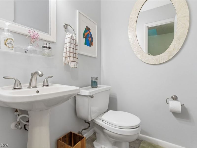 1900 Grove Court , Unit 112, Cleveland, OH 44113 Photo 8