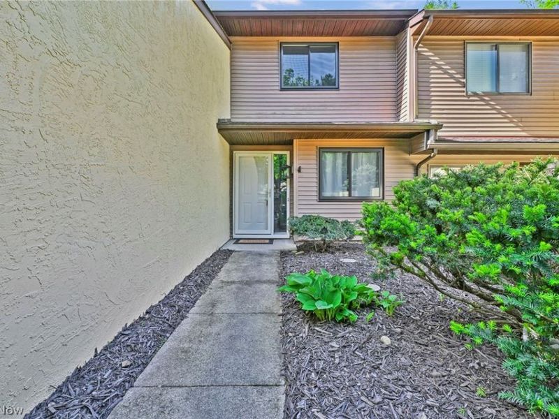 93 Silver Valley Boulevard, Munroe Falls, OH 44262 Photo 4