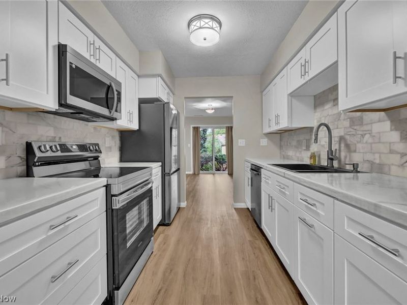 93 Silver Valley Boulevard, Munroe Falls, OH 44262 Photo 8