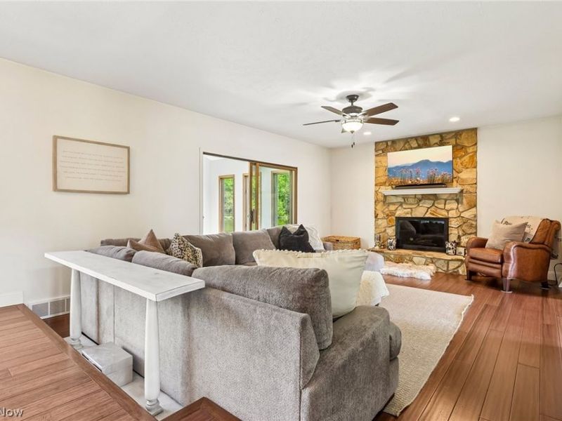 4420 Prestwick Crossing, Westlake, OH 44145 Photo 8