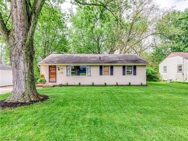 1140 Valley Drive NW, North Canton, OH 44720