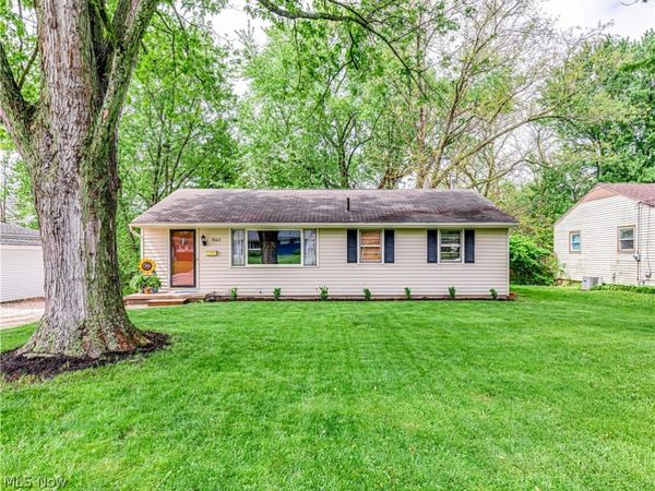 1140 Valley Drive NW, North Canton, OH 44720