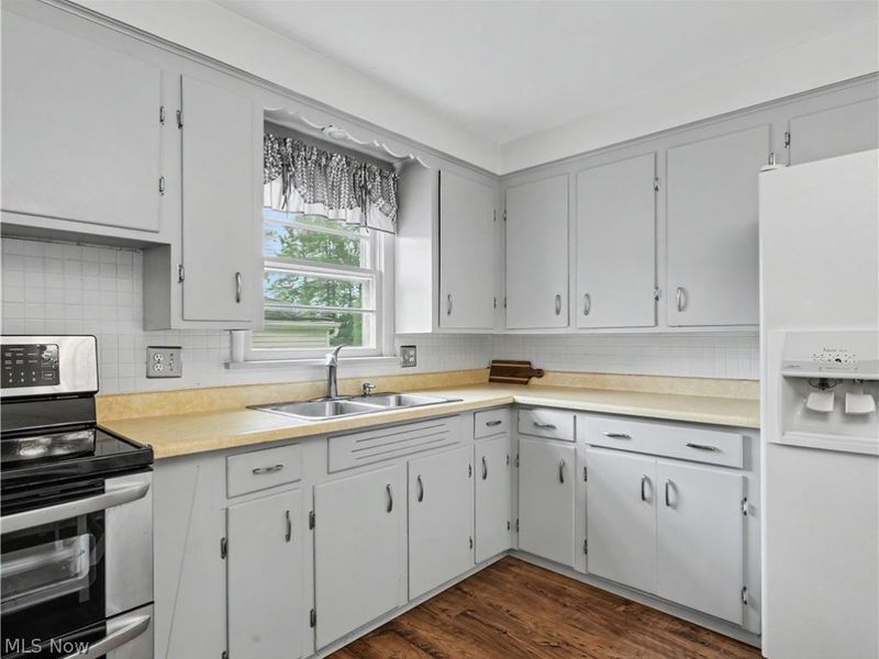 1140 Valley Drive NW, North Canton, OH 44720 Photo 7