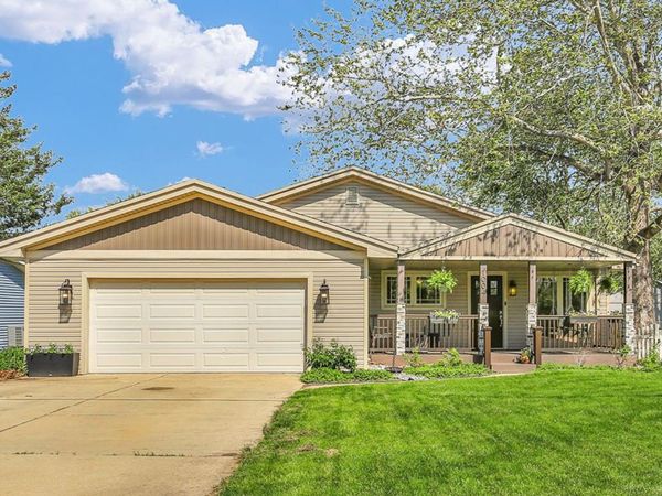 1004 S Division Street , Mahomet, IL 61853