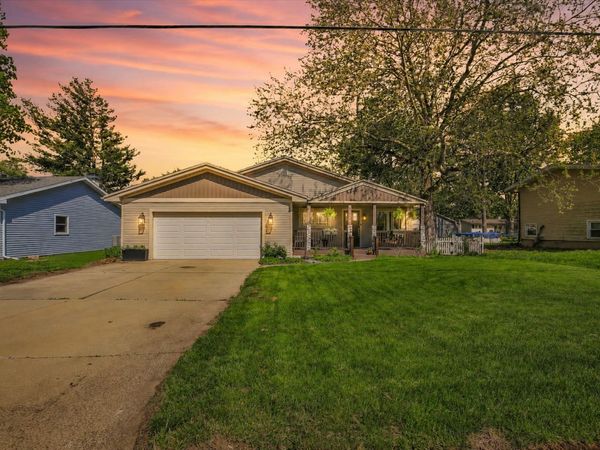 1004 S Division Street, Mahomet, IL 61853