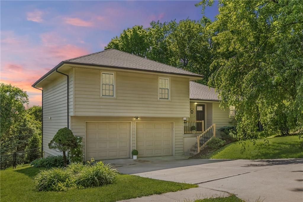 631 Cosby Street, Liberty, MO 64068 Main Photo