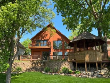 155 North Shore Drive, Lake Waukomis, MO 64151