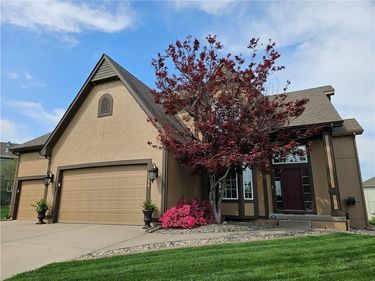 2724 SW Monarch Drive, Lee's Summit, MO 64082