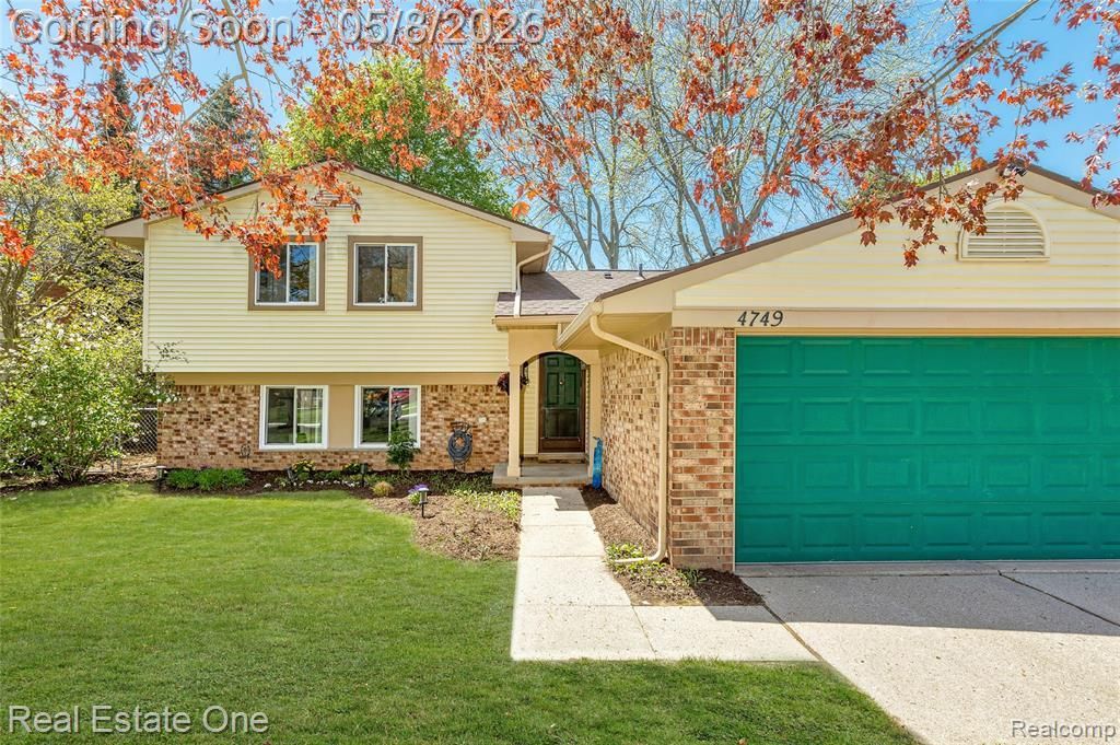 4749 Parkridge Drive, Waterford Township, MI 48329 Main Photo