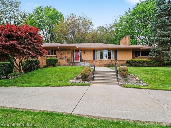 2870 Thedford Road, Bloomfield Hills, MI 48304