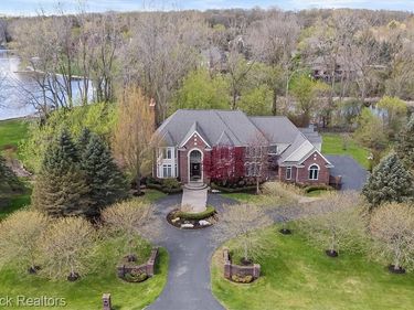 398 Shrewsbury Drive, Orion Twp, MI 48348