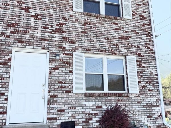 640 Cross Lanes Drive, Unit 6,7,8, Nitro, WV 25143