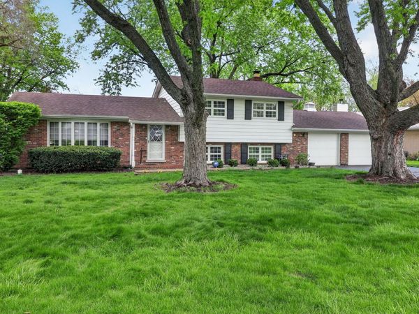 8607 Main Street , Downers Grove, IL 60516