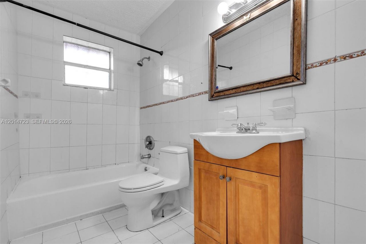 2385 NW 32nd St , Miami, FL 33142 Photo