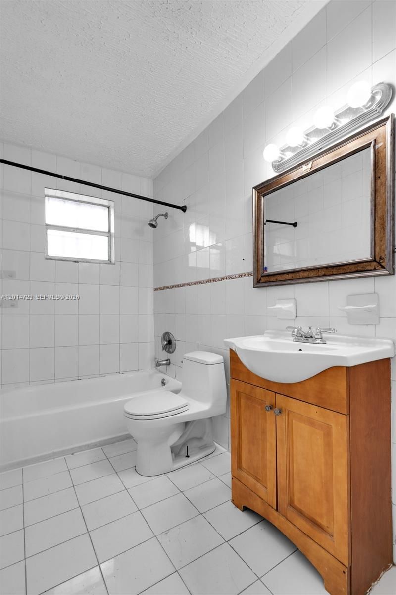 2385 NW 32nd St , Miami, FL 33142 Photo