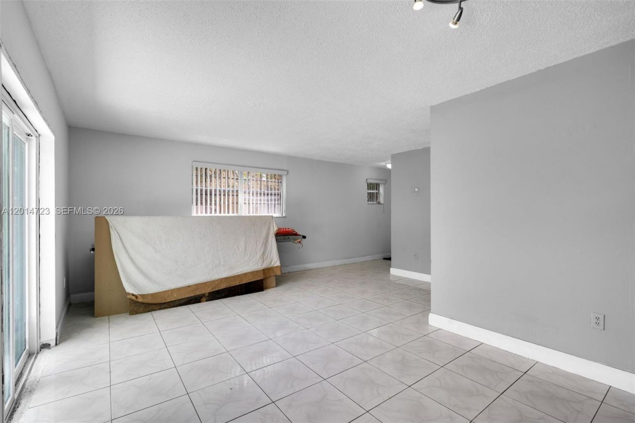 2385 NW 32nd St , Miami, FL 33142 Photo