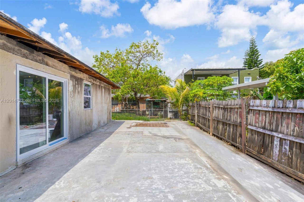 2385 NW 32nd St , Miami, FL 33142 Photo