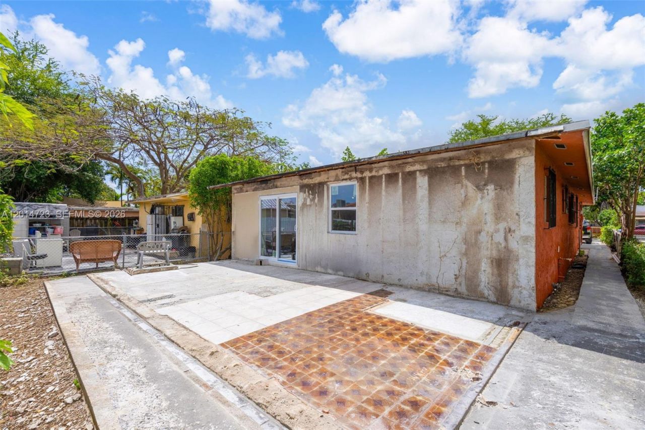 2385 NW 32nd St , Miami, FL 33142 Photo