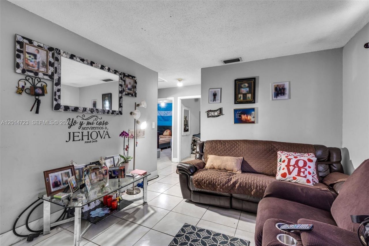 2385 NW 32nd St , Miami, FL 33142 Photo