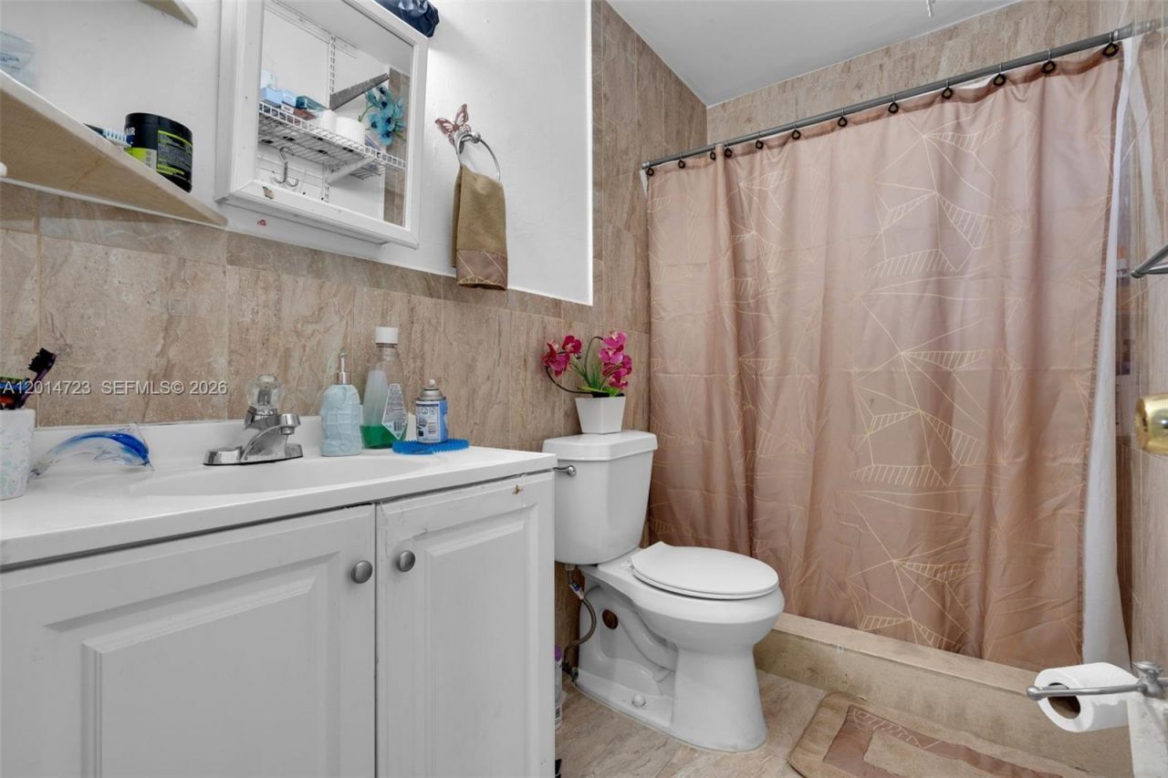 2385 NW 32nd St , Miami, FL 33142 Photo