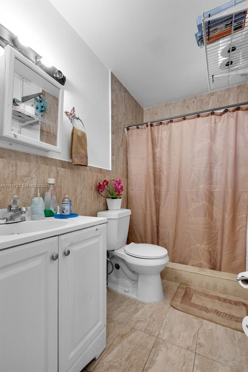 2385 NW 32nd St , Miami, FL 33142 Photo