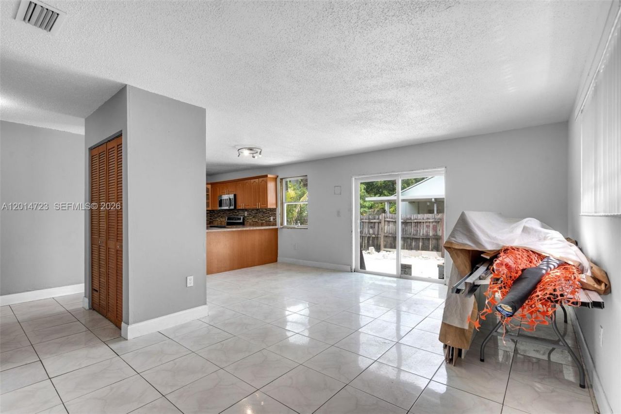 2385 NW 32nd St , Miami, FL 33142 Photo